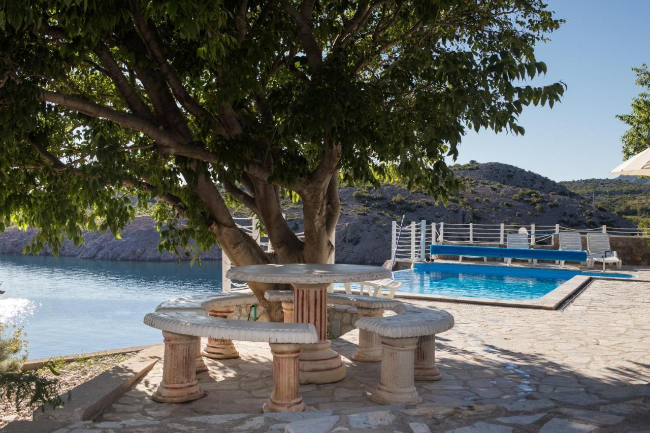 Resort Haus Toma Cesarica Exteriör bild