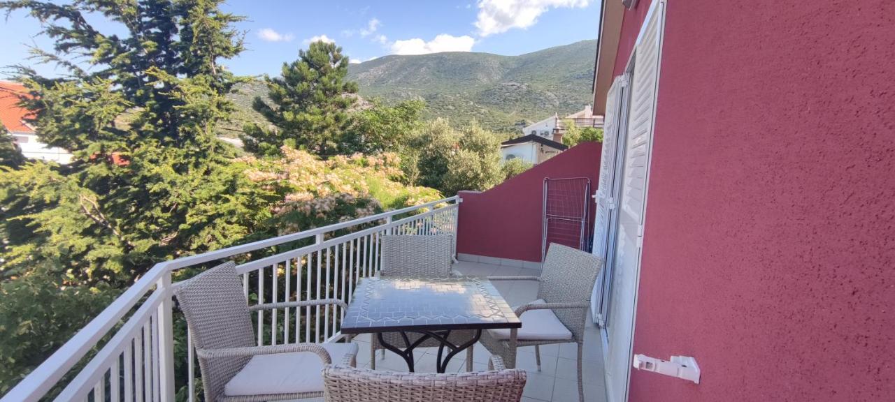Resort Haus Toma Cesarica Exteriör bild