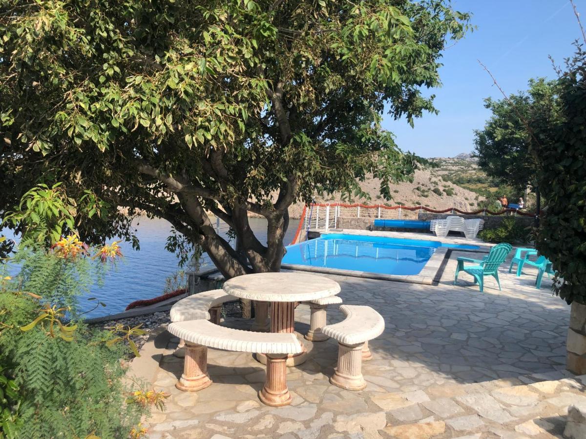Resort Haus Toma Cesarica Exteriör bild