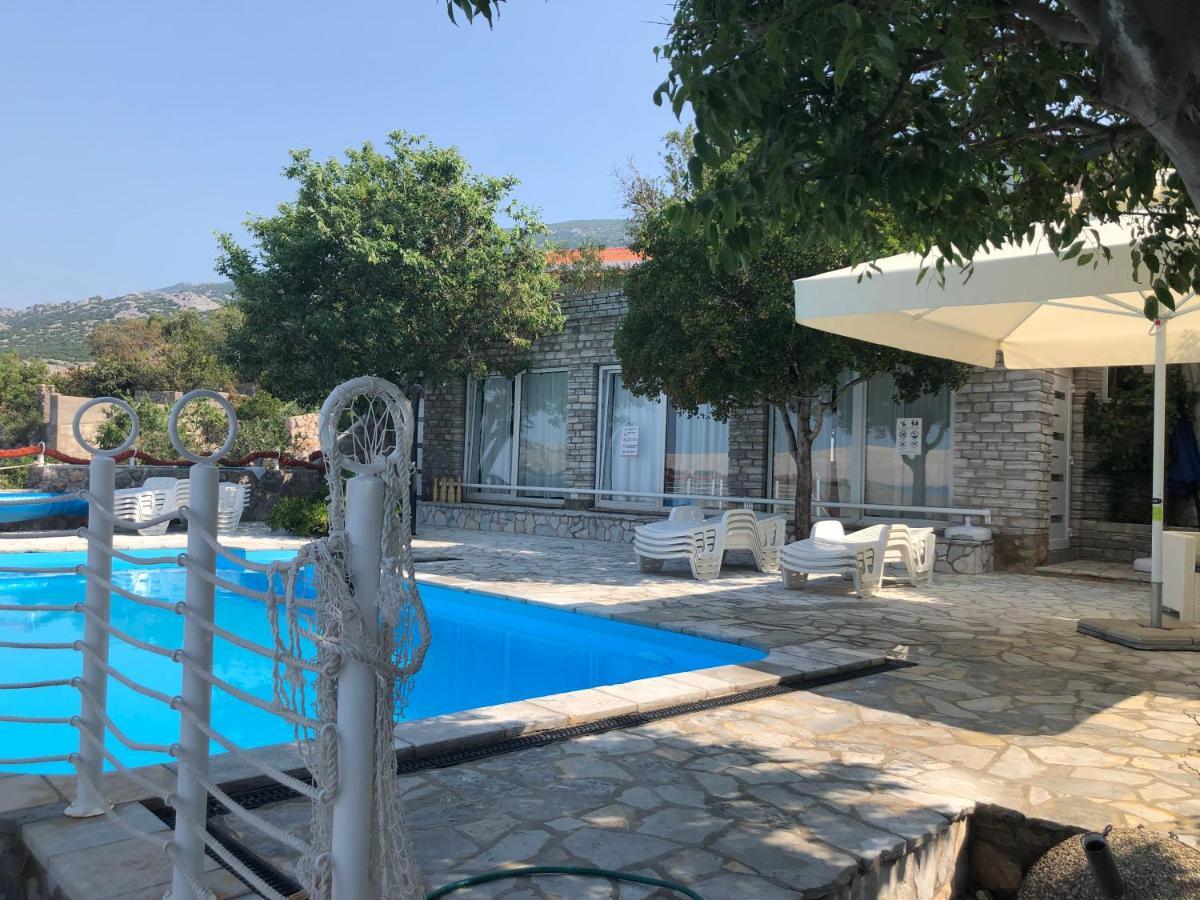 Resort Haus Toma Cesarica Exteriör bild
