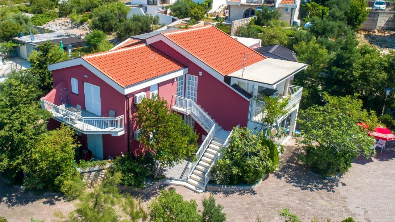 Resort Haus Toma Cesarica Exteriör bild
