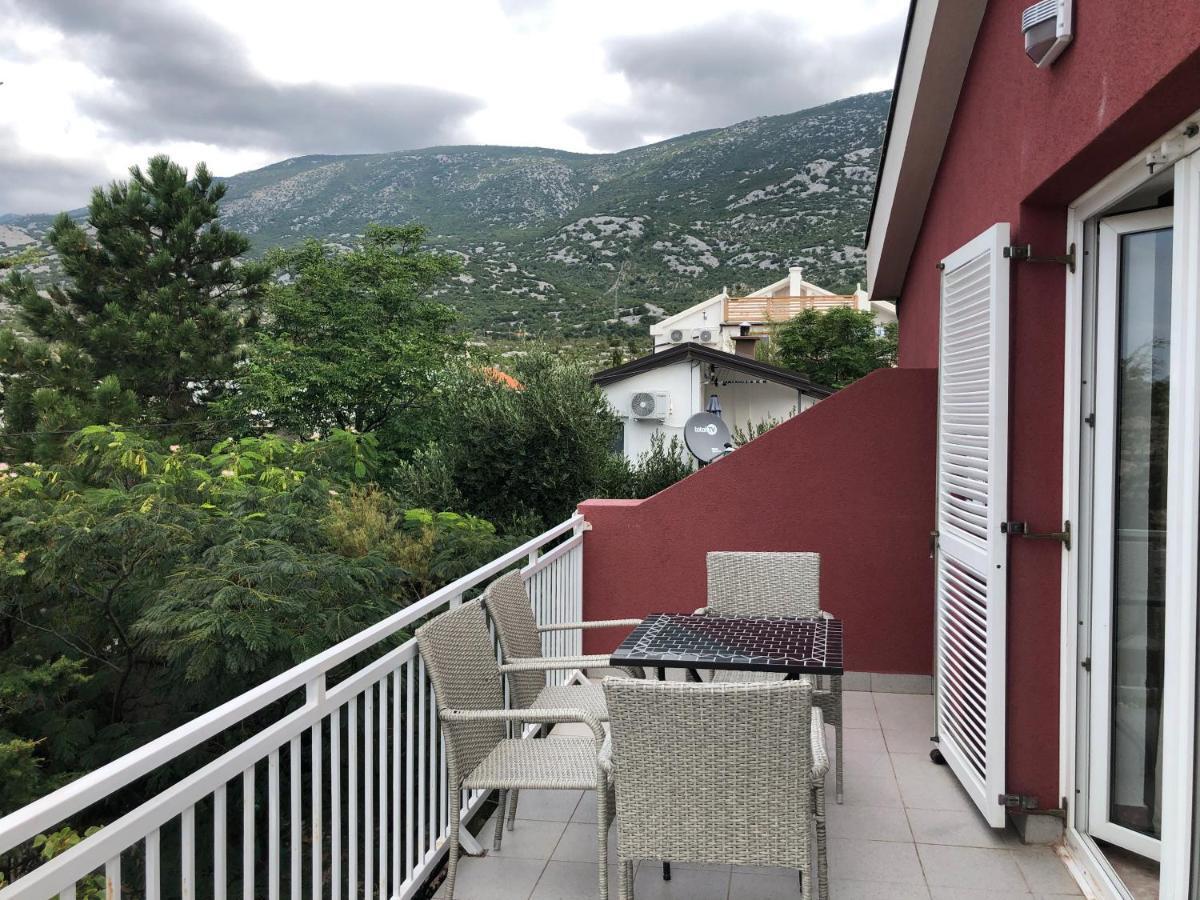 Resort Haus Toma Cesarica Exteriör bild